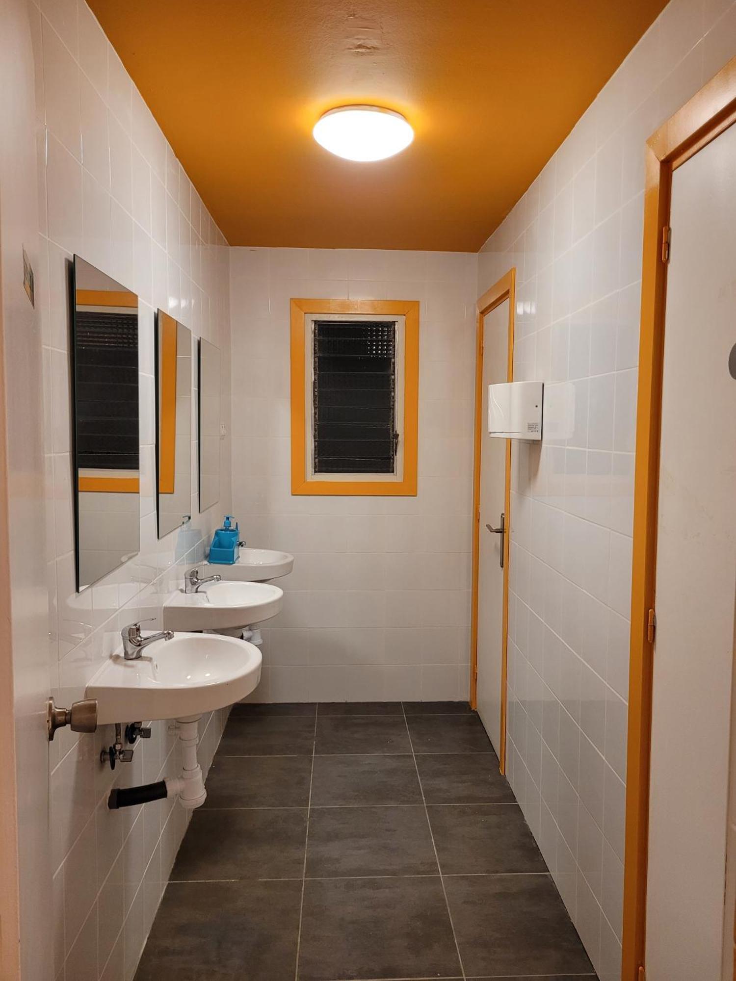 Хостел Arc House Gracia Барселона Экстерьер фото